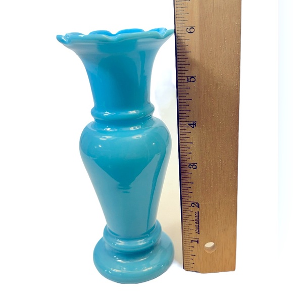 Small vintage blue Opaline art glass bud vase with ruffled or scalloped rim. - Picture 8 of 8